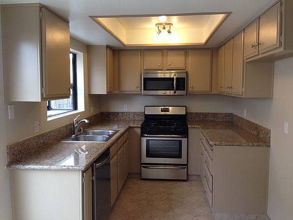 Stainless Steel Appliances, Designer Lighting