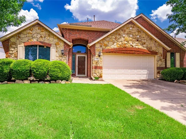 946 Wooded Creek Dr, Cedar Hill, TX 75104