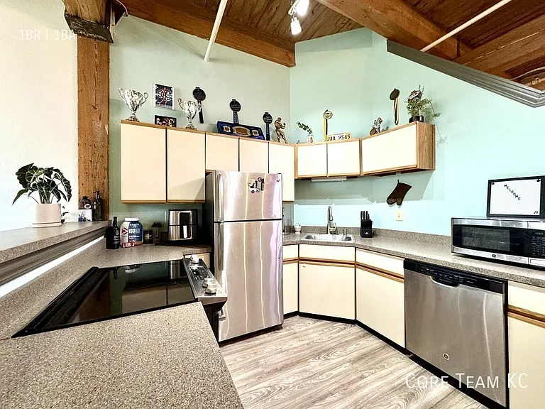 308 W 8th St #403 — Photo 7