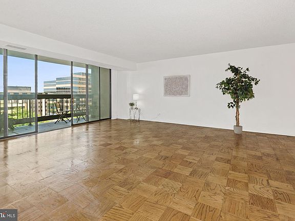 5th image of 3800 Fairfax Dr APT 611