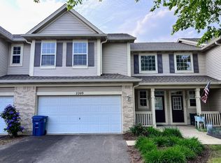 2209 Sunrise Cir, Aurora, IL 60503
