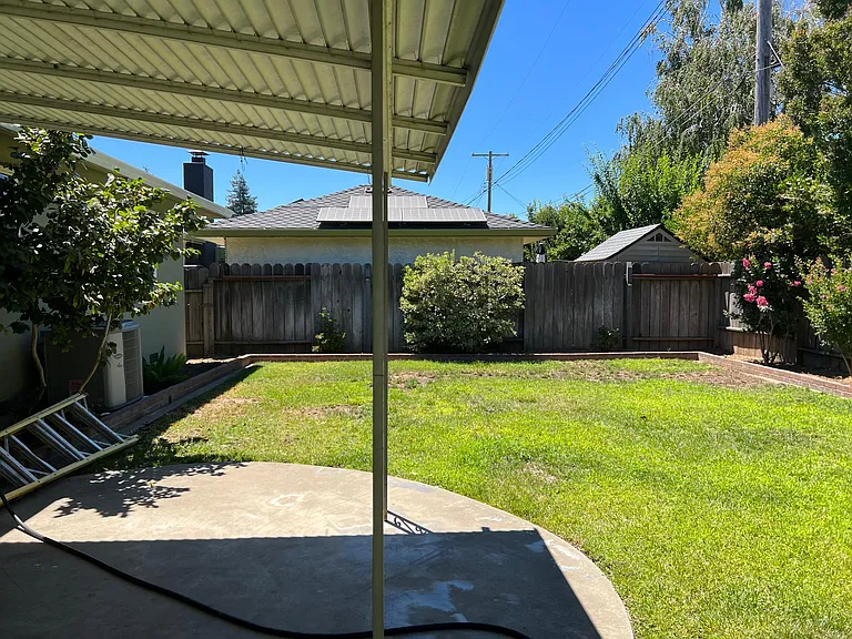 811 W Tokay St — Photo 43