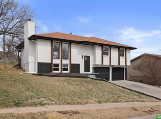 12230 Erskine Cir, Omaha, NE 68164