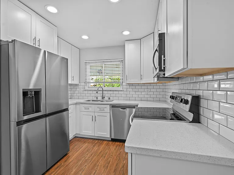 2869 Fairfax Ct — Photo 7