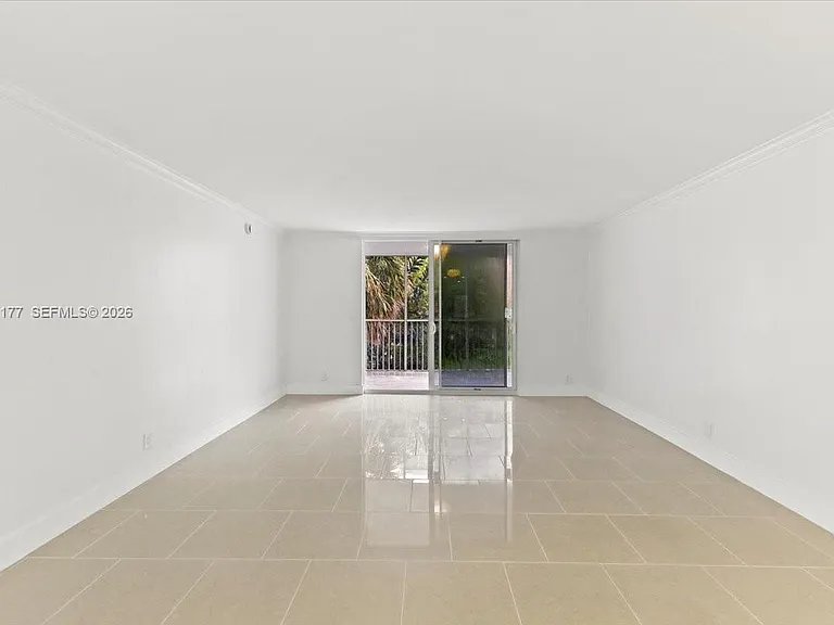 319 NE 14th Ave #201 — Photo 9