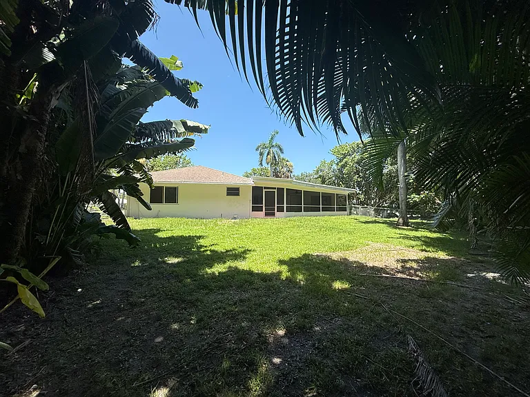1 Indialucie Pkwy — Photo 39
