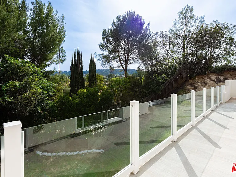4724 N El Caballero Dr — Photo 16