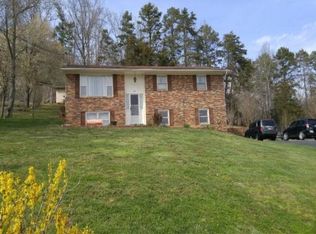 423 Pine Ridge Rd, Bluff City, TN 37618