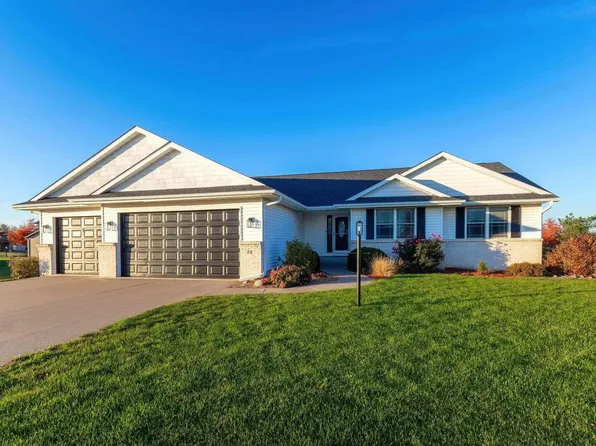 18 Dawn Ct, Eldridge, IA 52748