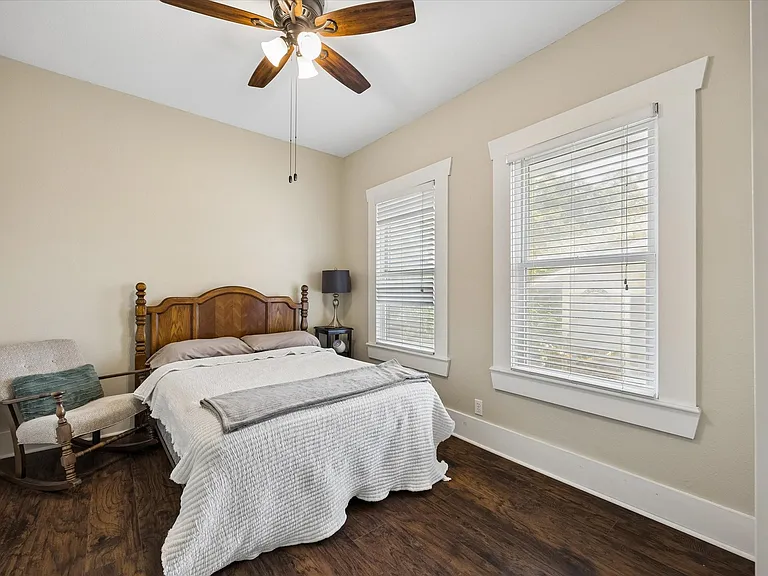 842 E Guenther St #2 — Photo 8