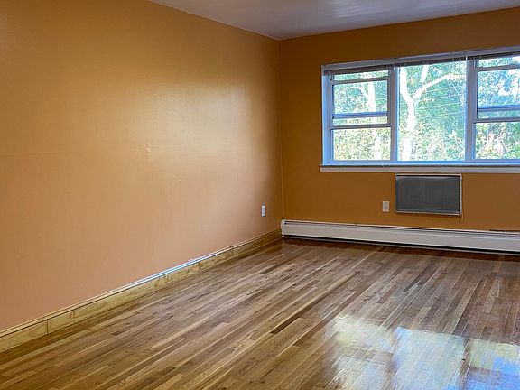 2nd image of 835 Throggs Neck Expy #3