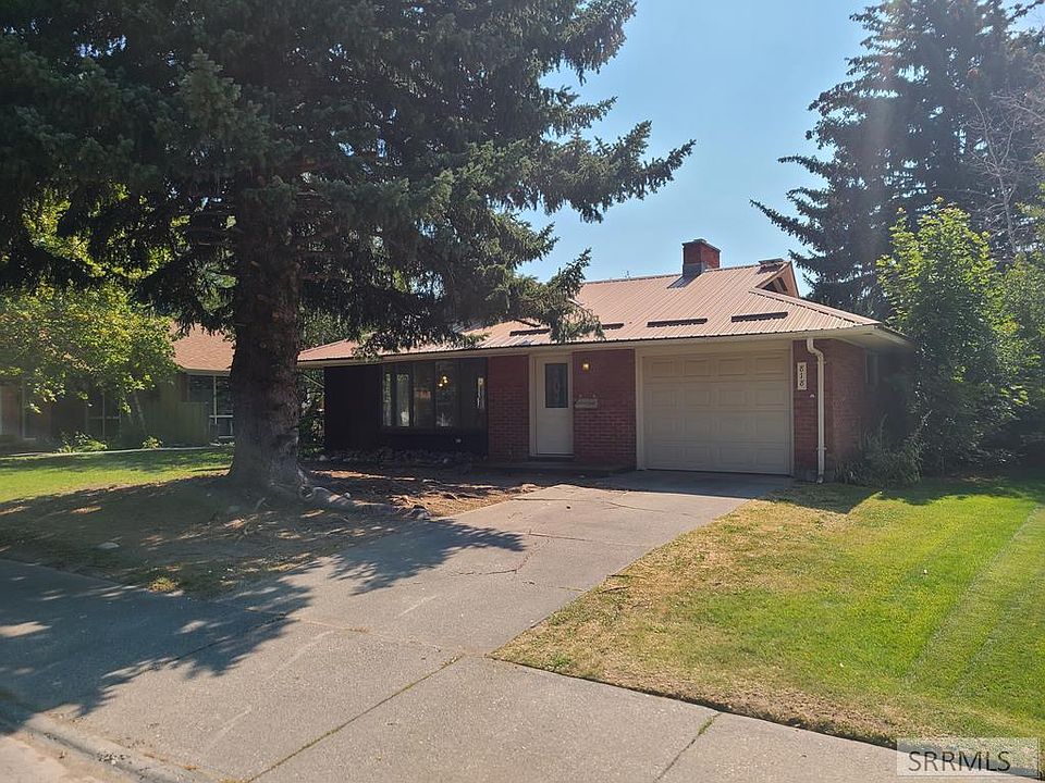 1st image of 818 Maplewood Dr