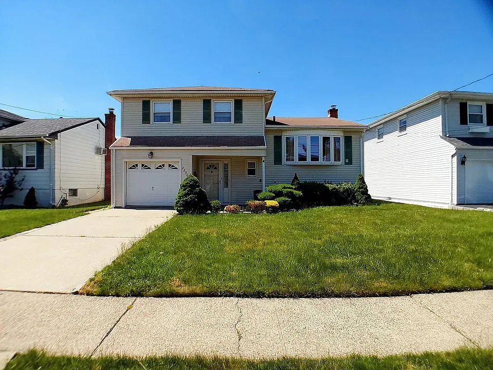 Ward Dr, Rahway — Photo 1