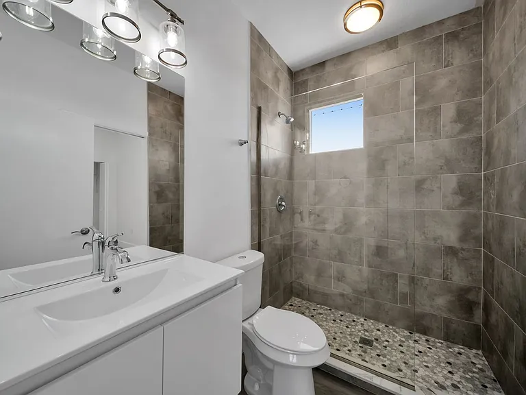 275 SW 4th St #220 — Photo 39