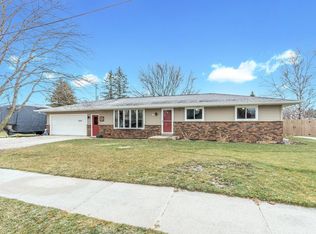 515 W Vanaltena Ave, Cedar Grove, WI 53013