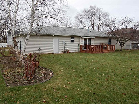 4th image of 916 Colonial Manor Dr