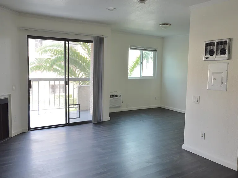 1600 W Carson St #104 — Photo 11