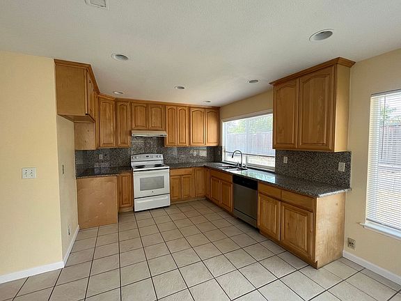 4th image of 734 El Sereno Dr