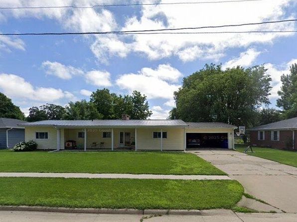625 W 8th St