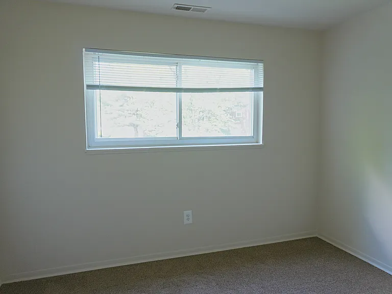 Edmondson Park Apartments — Photo 19