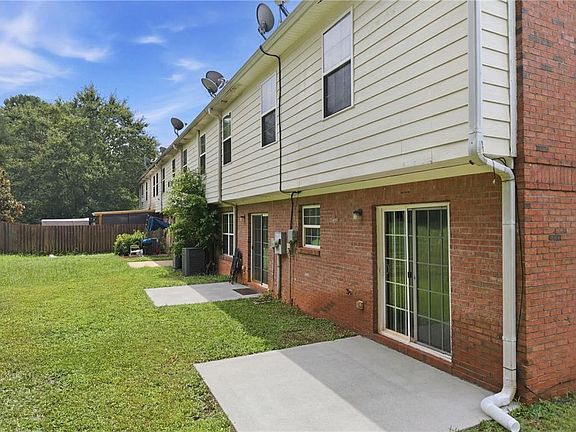 5th image of 605 Magnolia Gardens Walk