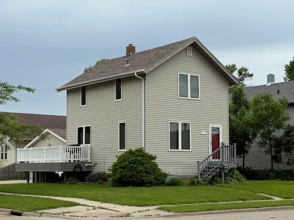 24 8th Ave NE, Aberdeen, SD 57401