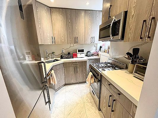 3rd image of 401 E 62nd St APT 2B