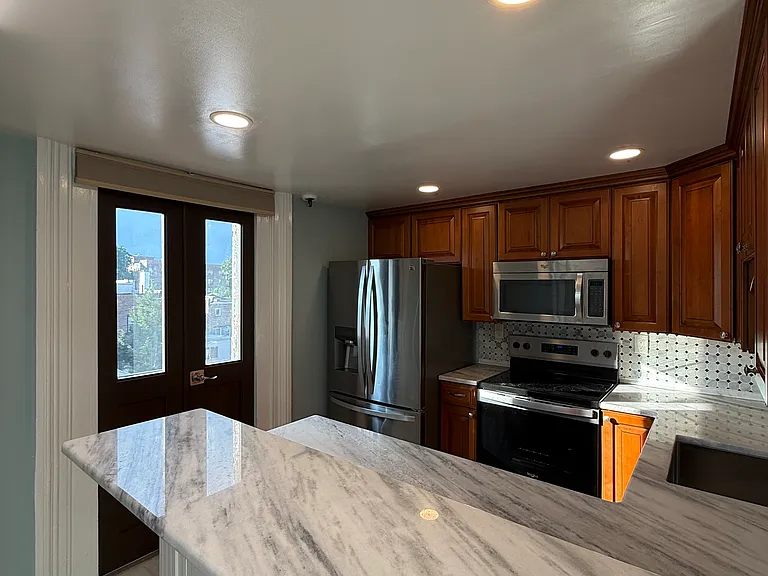 409 Madison Ave #303 — Photo 12