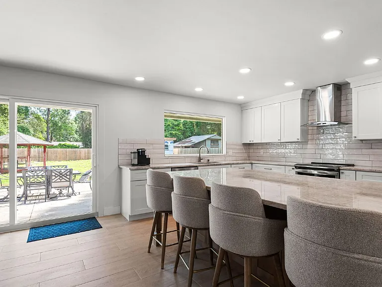 2507 Edgewater Dr — Photo 9
