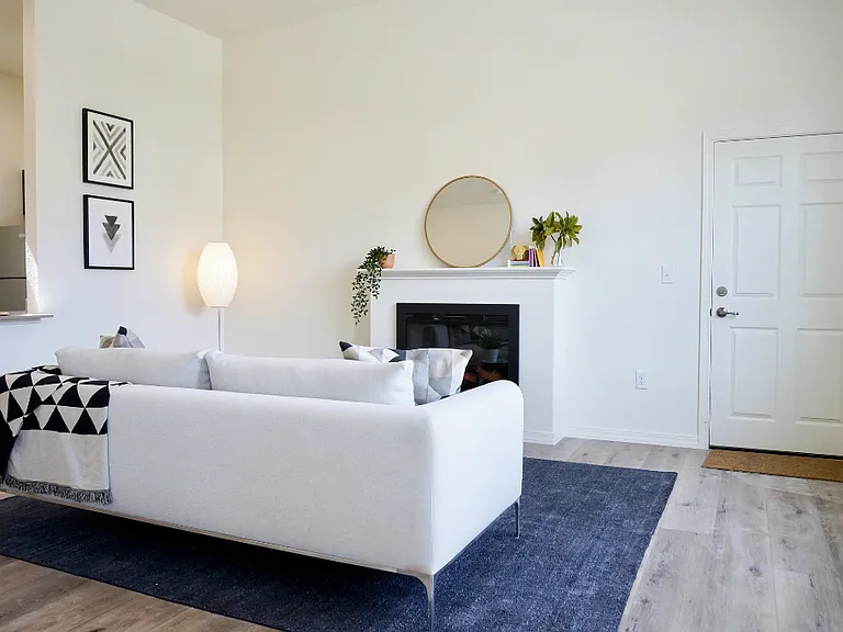 Clark Apartments — Photo 3