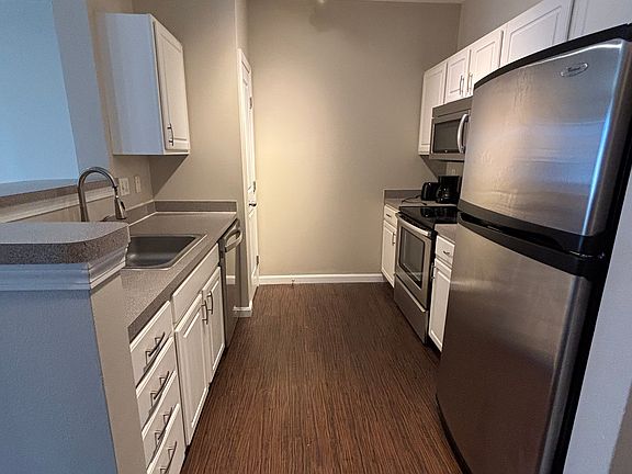 5th image of 903 Providence Pl APT 305