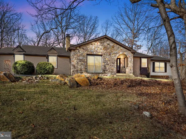 376 Camp Hill Rd, Fort Washington, PA 19034