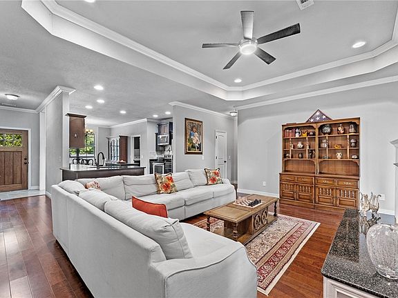 4th image of 5 Woodstock Ln