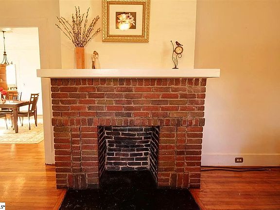 2nd image of 107 Whitehall St