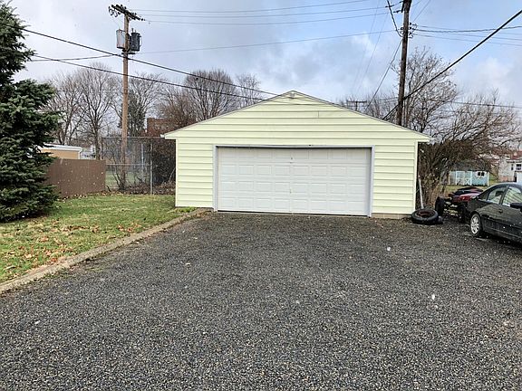 2nd image of 865 Sherman Ave NW