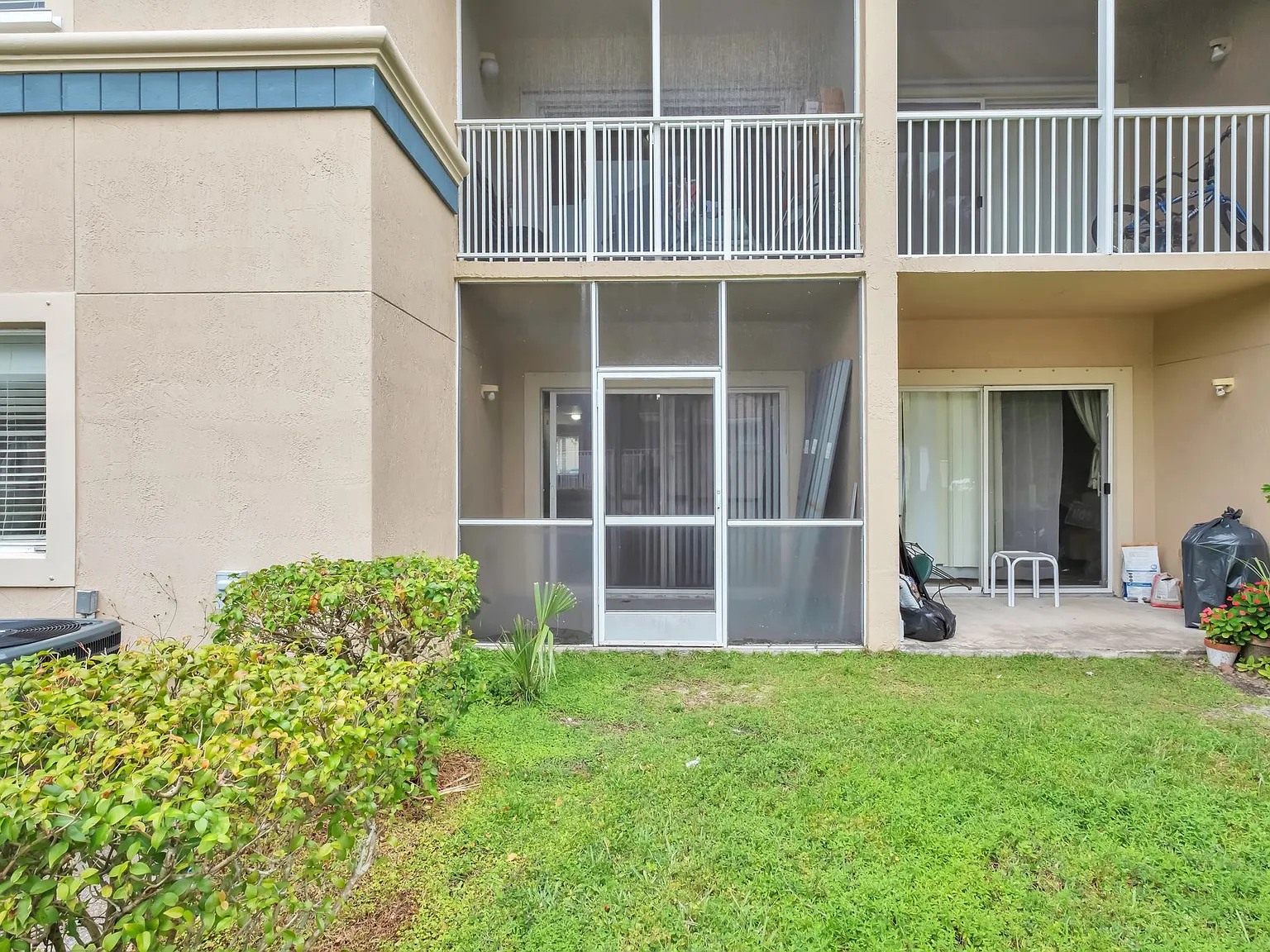 Bright and large 3/2 in WPB with patio!! — Photo 4