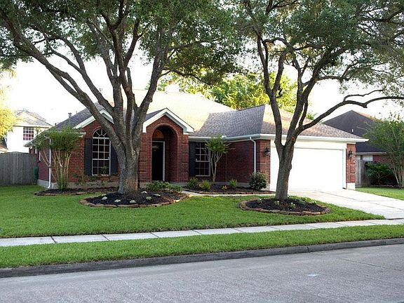 2nd image of 3904 Oakwood Dr