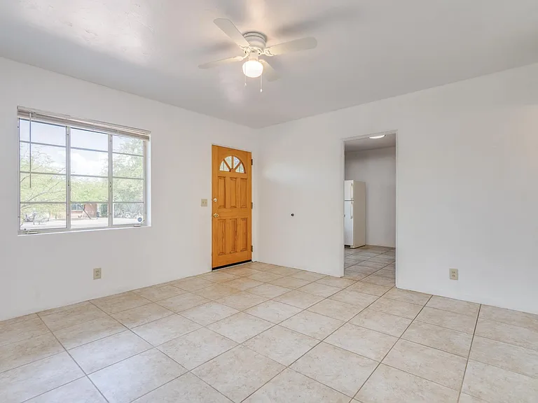 1120 E Waverly St — Photo 8