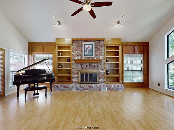 4th image of 8709 Sandstone Dr