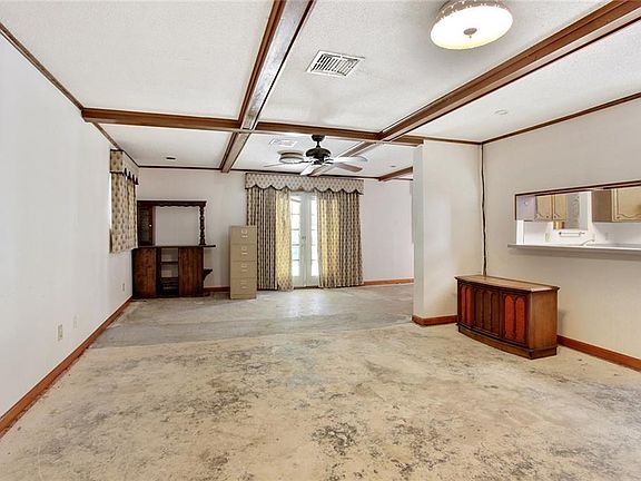 4th image of 3821 Taft Pkwy