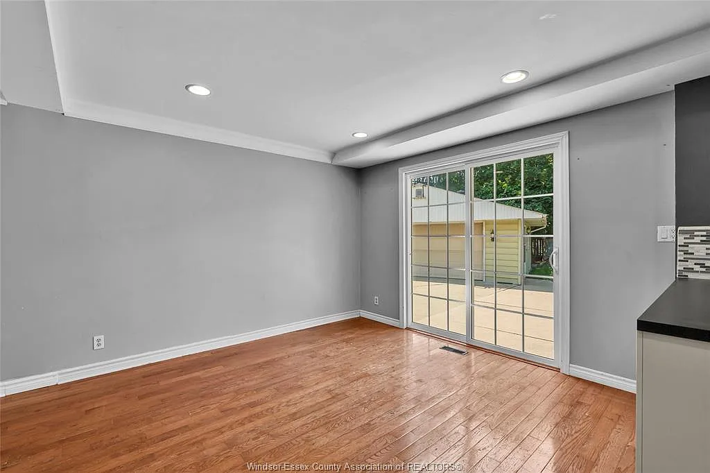 4 bed, $2,500 — Photo 4