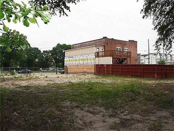 4th image of 1911 S Houston Ave