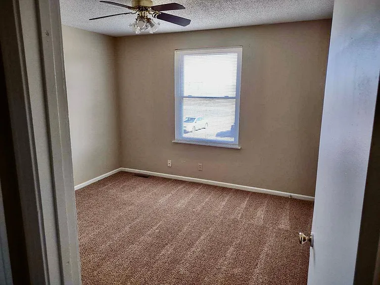 1070 Pembroke Oak Grove Rd #26 — Photo 5
