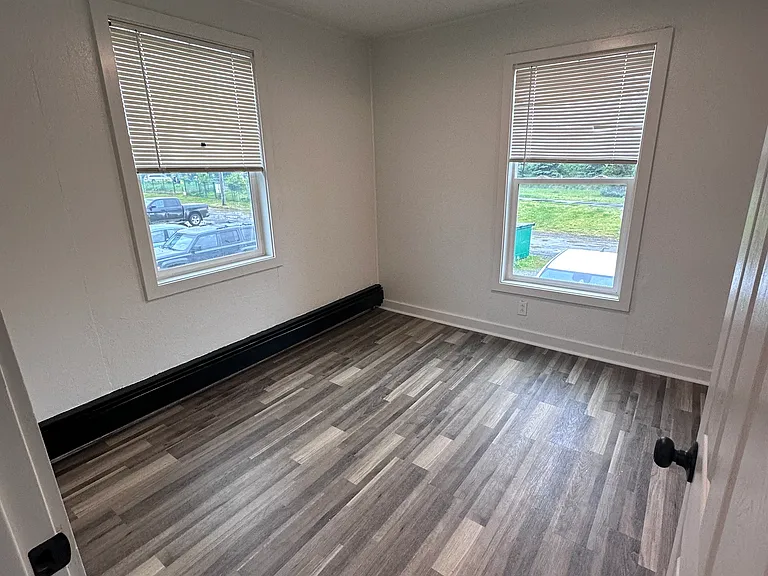 322 S Flower St #4 — Photo 6