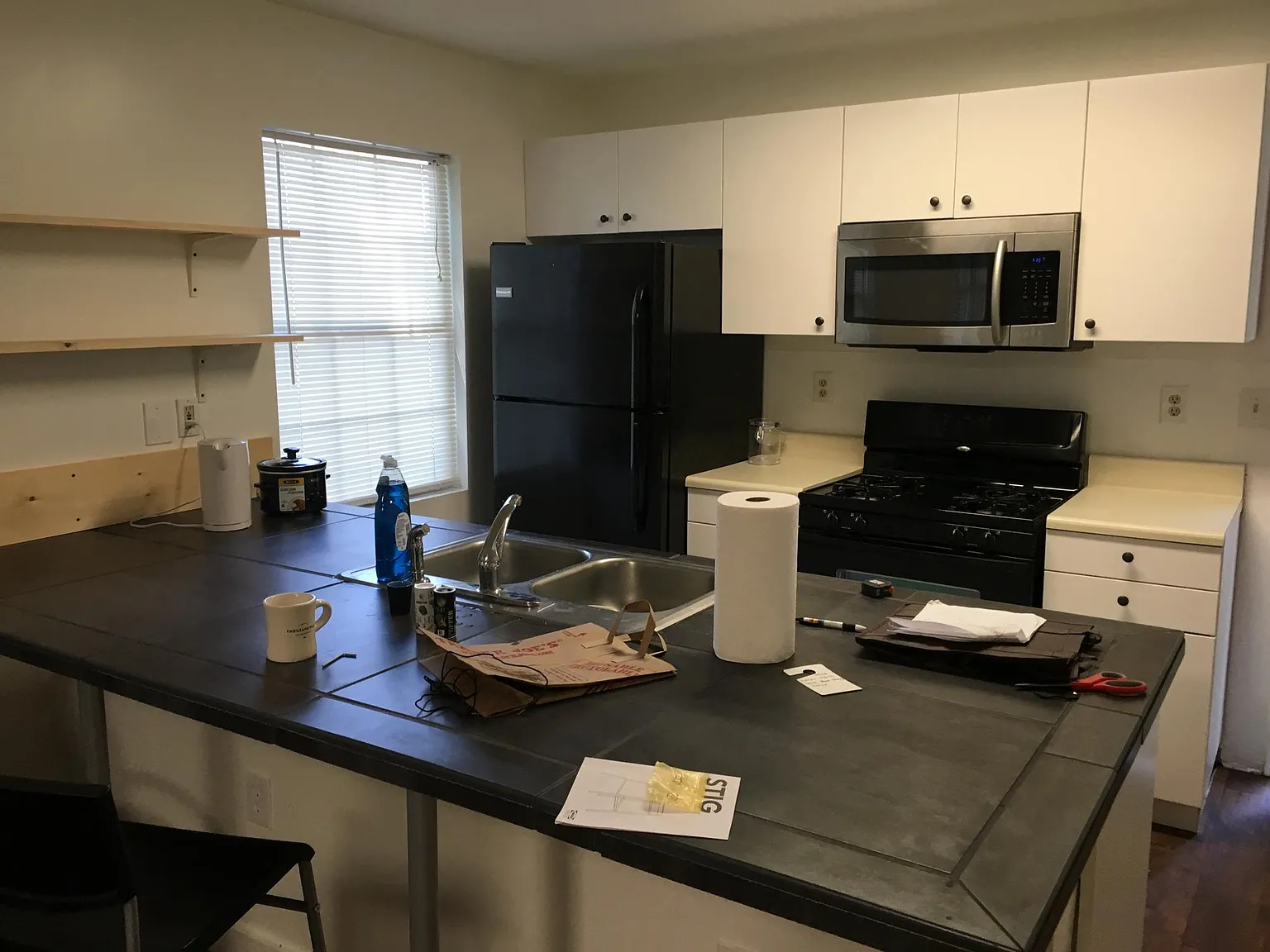 6 bed, 2000 sqft, $975 — Photo 3