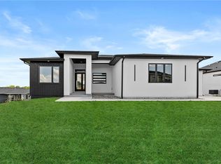 17618 Hammontree Dr, Clive, IA 50325