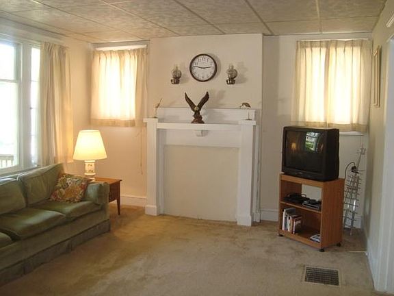 3rd image of 608 NE Banks Ave