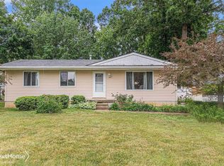 5465 Meadowcrest Dr, Flint, MI 48532