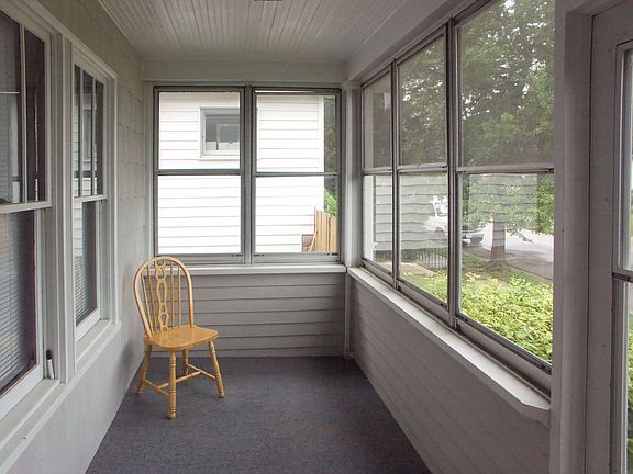 4631 Leona Front Porch