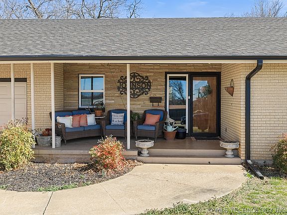 2nd image of 1506 Crescent Dr